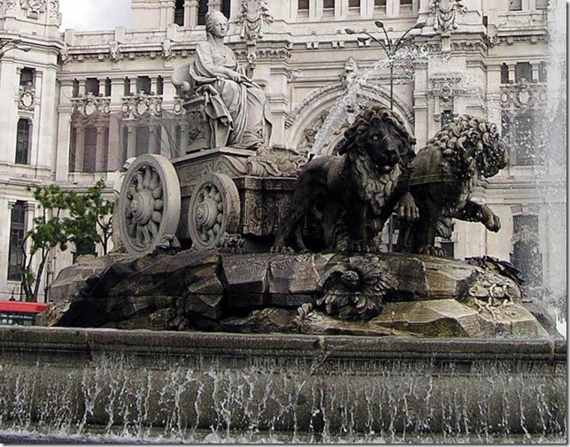 Фонтан Сибелес, вид на площадь