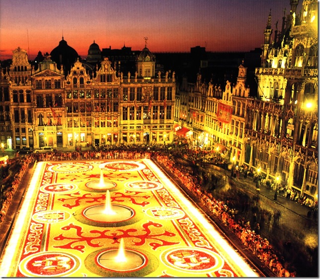 grand place Гран-Плас в Брюсселе с историческими фасадами