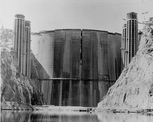 бетонирование плотины Гувера во время строительства в 1935 году