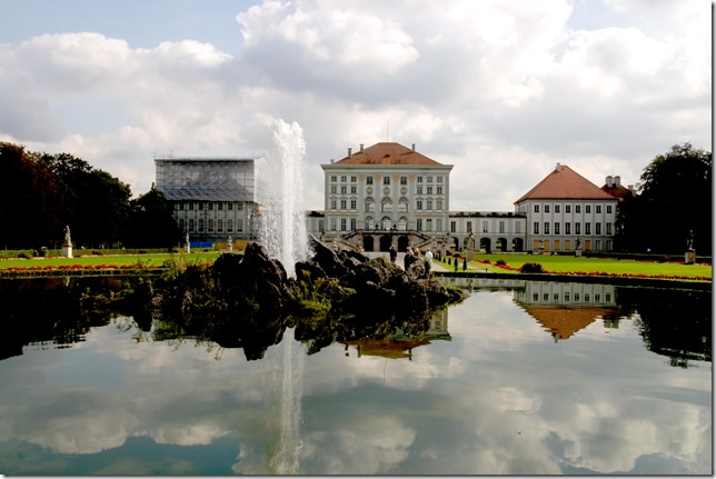 Rear Fountain and Schloss Nymphenburg Rear Fountain and Schloss Nymphenburg
